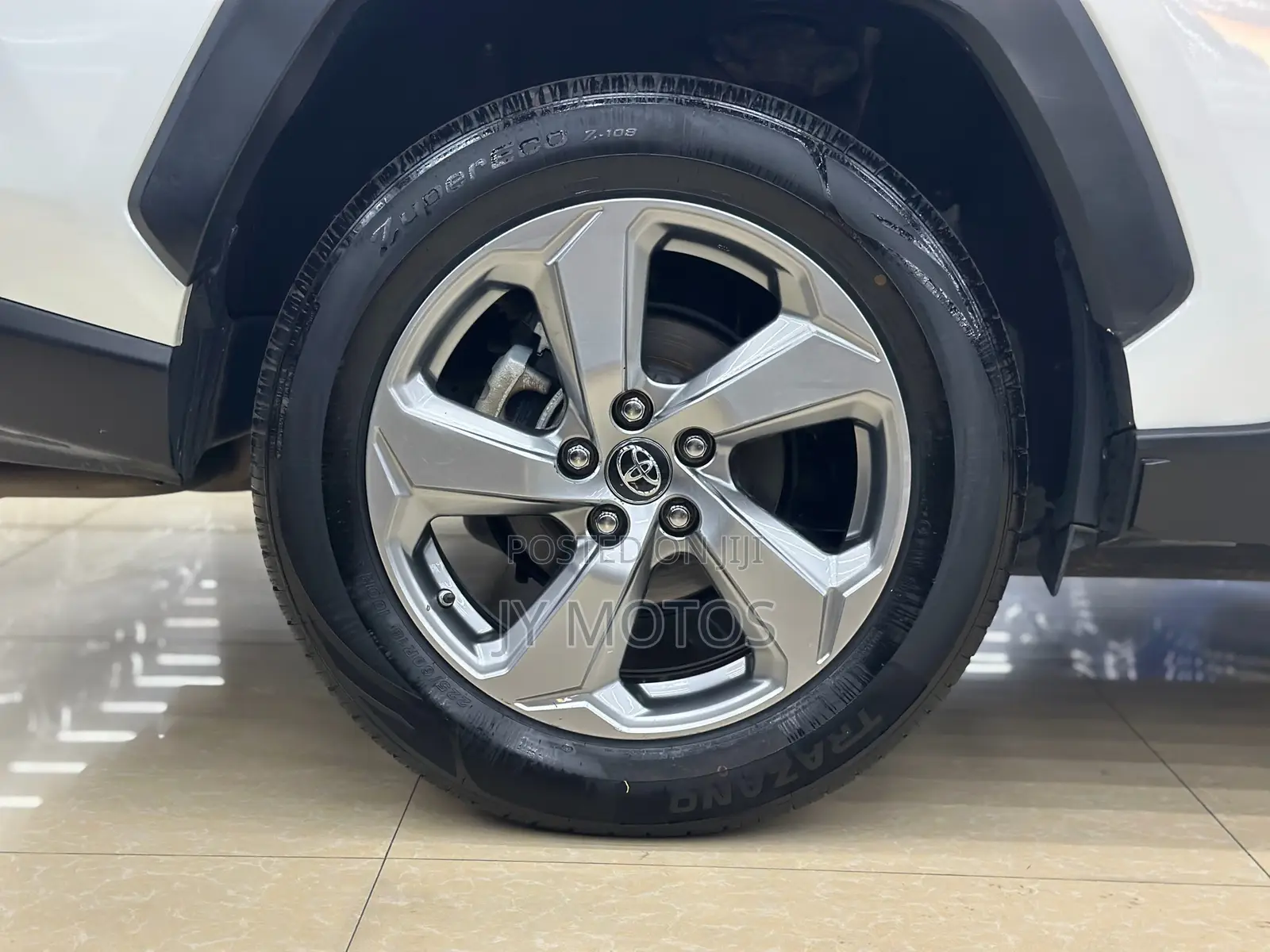 Toyota RAV4 XLE FWD 2023 White