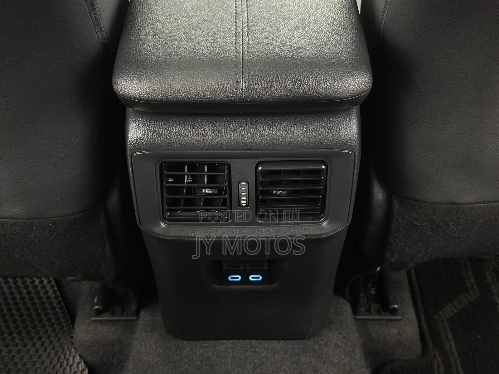 Toyota RAV4 XLE FWD 2023 White