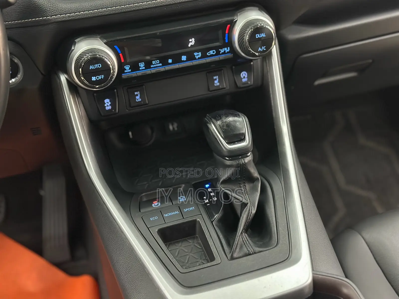 Toyota RAV4 XLE FWD 2023 White