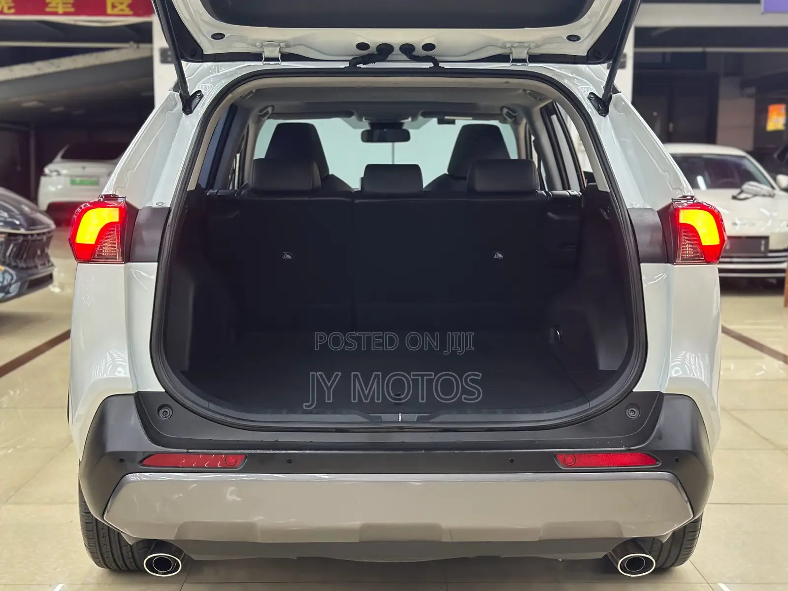 Toyota RAV4 XLE FWD 2023 White