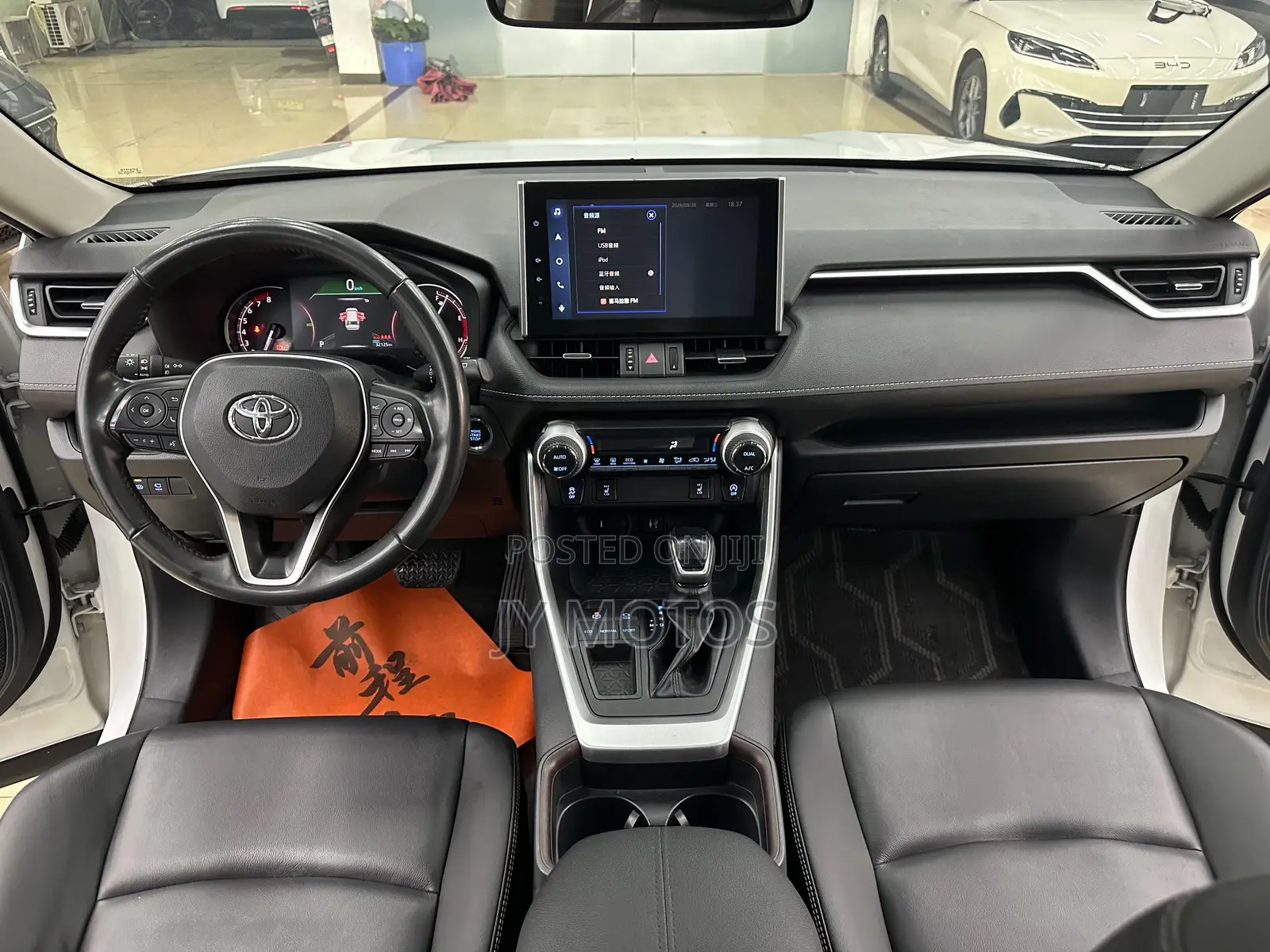 Toyota RAV4 XLE FWD 2023 White