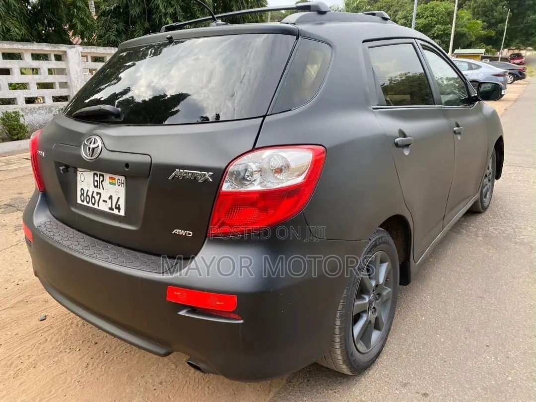 Toyota Matrix S Hatchback FWD (2.4L 4cyl 5A) 2010 Gray
