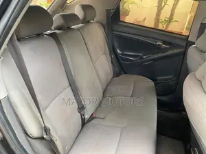 Toyota Matrix S Hatchback FWD (2.4L 4cyl 5A) 2010 Gray