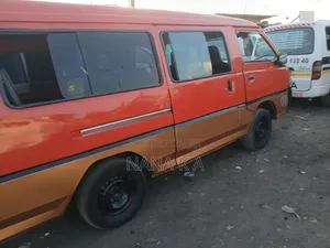 Hyundai H-100 2000 Orange
