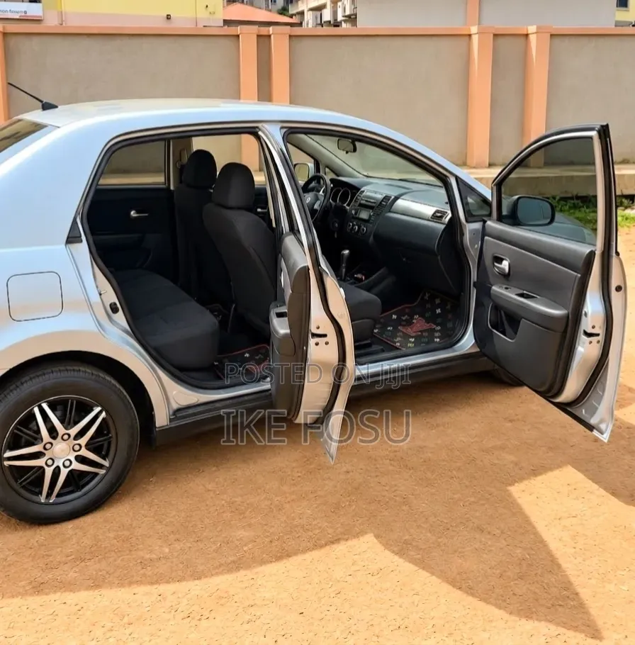 Nissan Versa 1.8 SL 2008 Gray