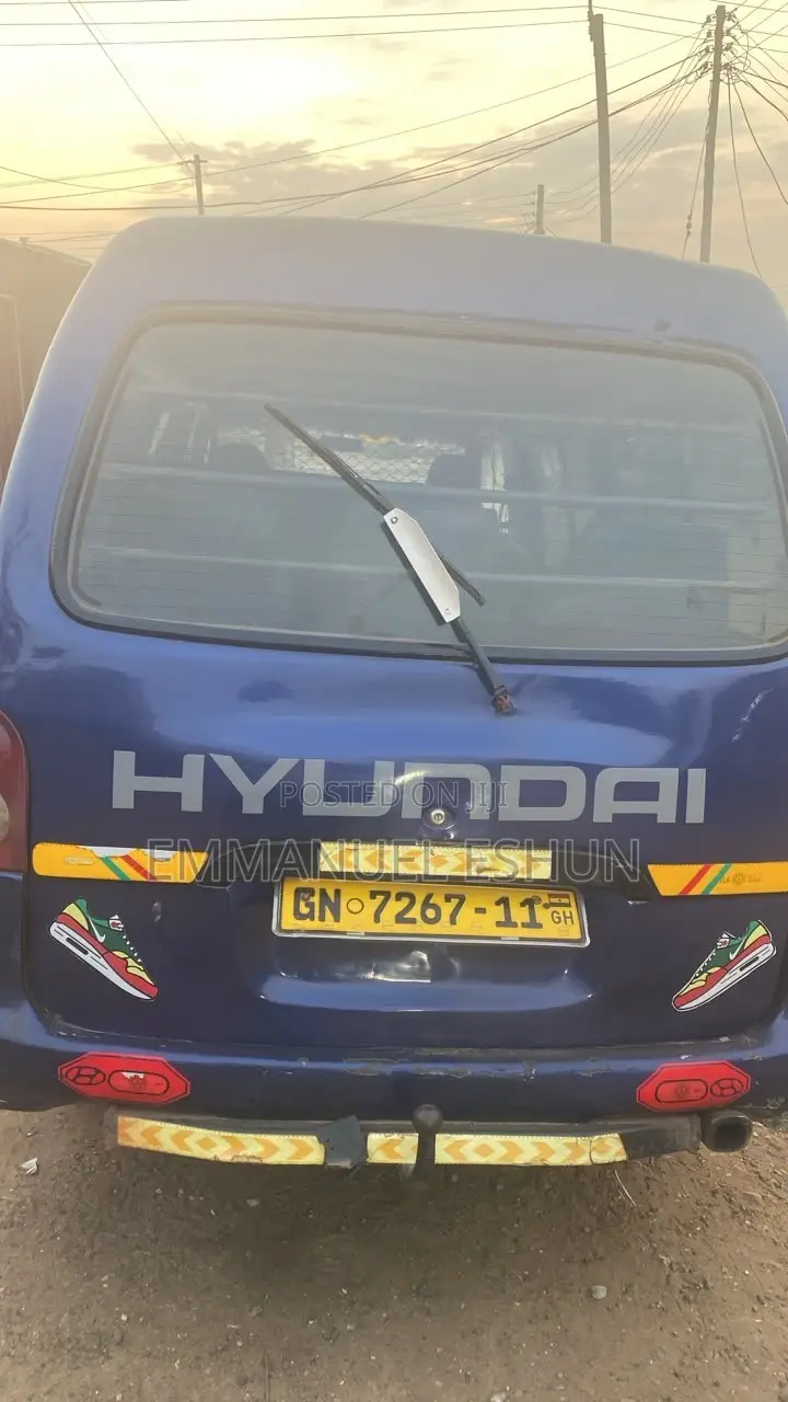Hyundai H-100 2002 Blue