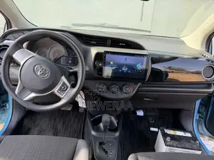 Toyota Vitz 1.3 FWD 5dr 2014 Blue