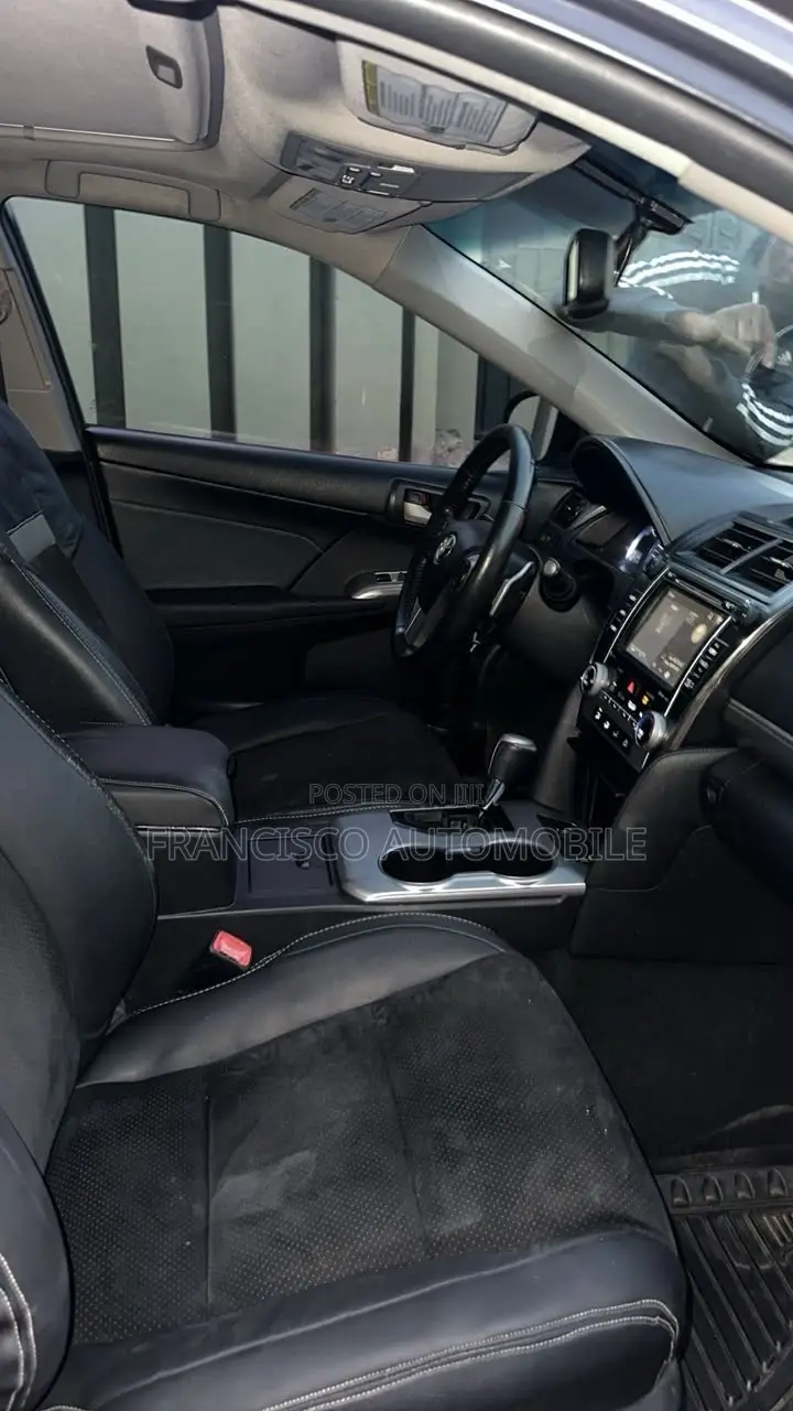 Toyota Camry SE 4dr Sedan (2.5L 4cyl 6A) 2014 Gray