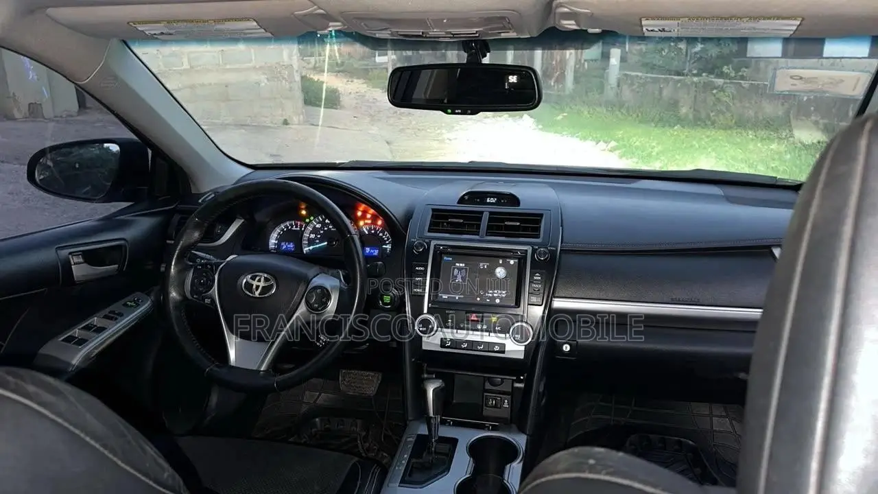 Toyota Camry SE 4dr Sedan (2.5L 4cyl 6A) 2014 Gray