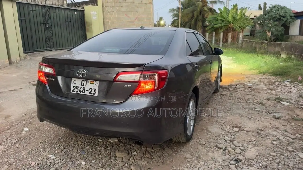 Toyota Camry SE 4dr Sedan (2.5L 4cyl 6A) 2014 Gray
