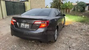 Toyota Camry SE 4dr Sedan (2.5L 4cyl 6A) 2014 Gray