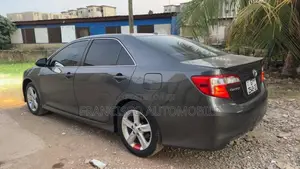 Toyota Camry SE 4dr Sedan (2.5L 4cyl 6A) 2014 Gray