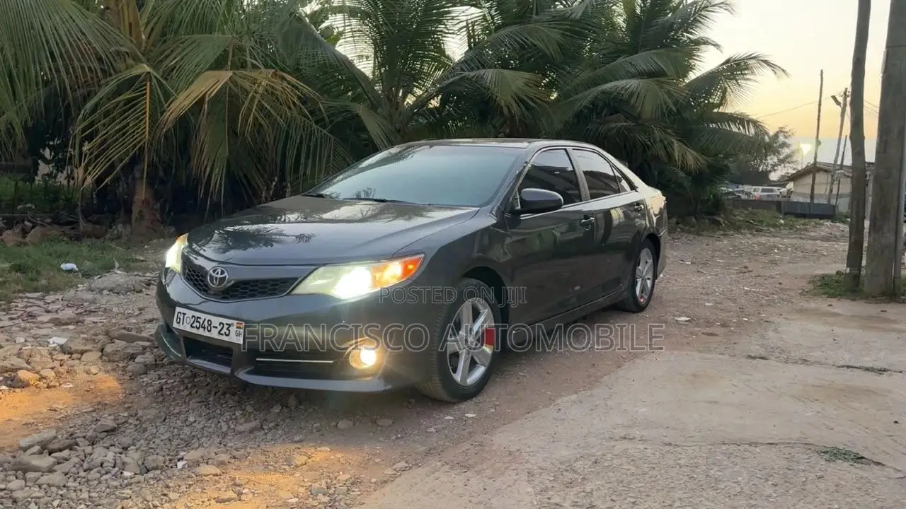 Toyota Camry SE 4dr Sedan (2.5L 4cyl 6A) 2014 Gray