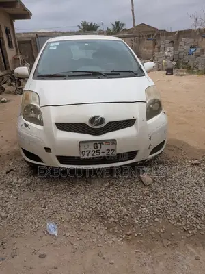 Toyota Vitz 2010 White