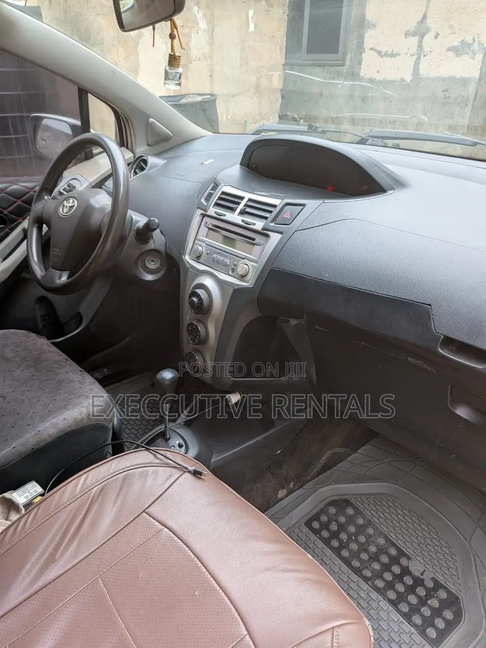 Toyota Vitz 2010 White