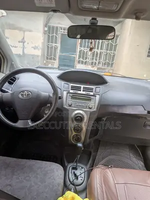 Toyota Vitz 2010 White