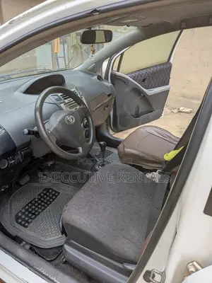 Toyota Vitz 2010 White