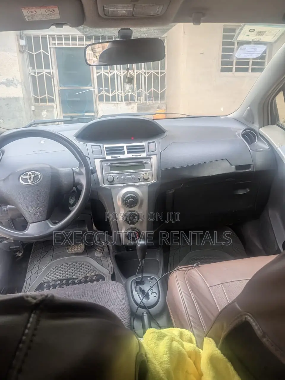 Toyota Vitz 2010 White