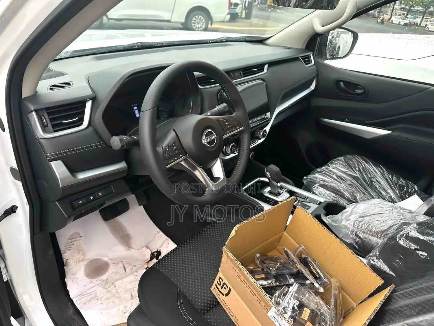 New Nissan Navara 2025 White