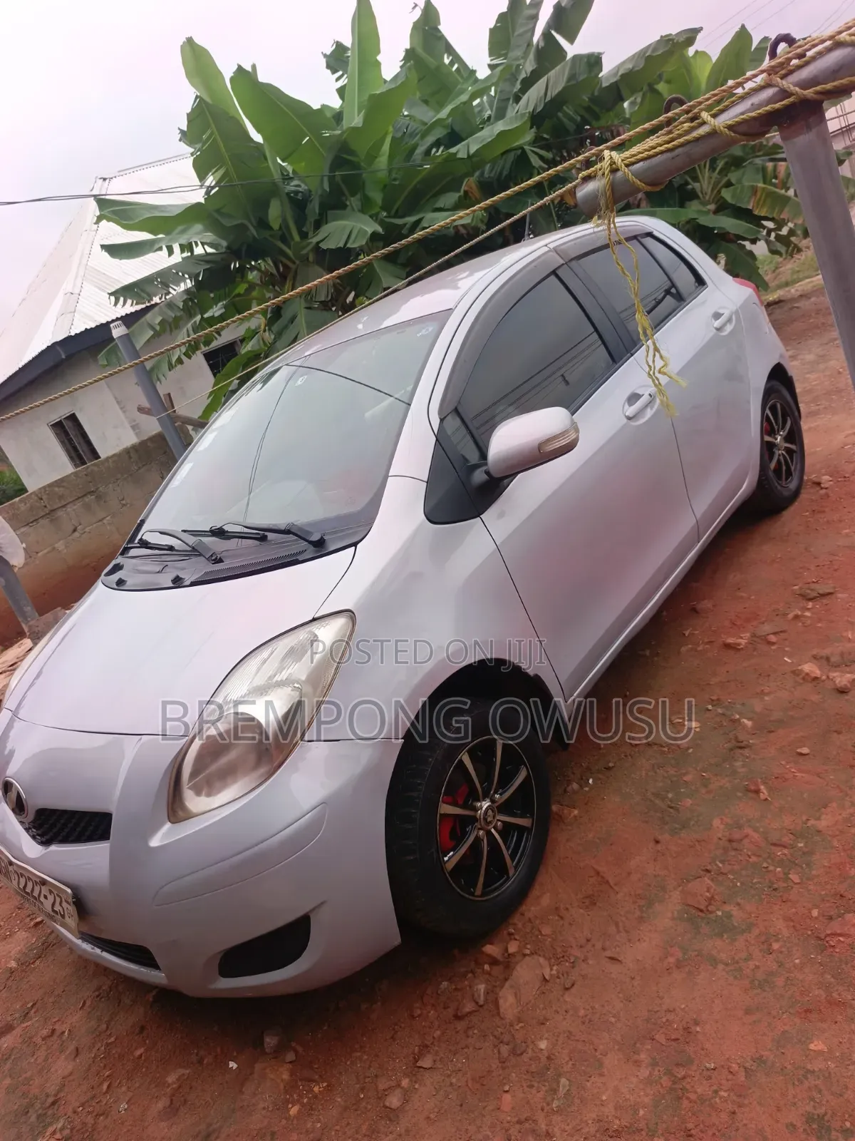 Toyota Vitz 2010 Silver