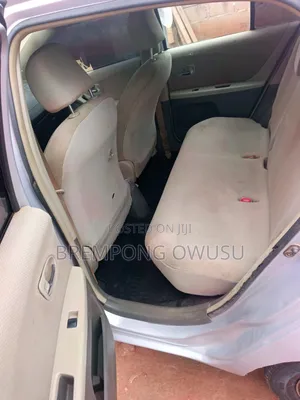 Toyota Vitz 2010 Silver