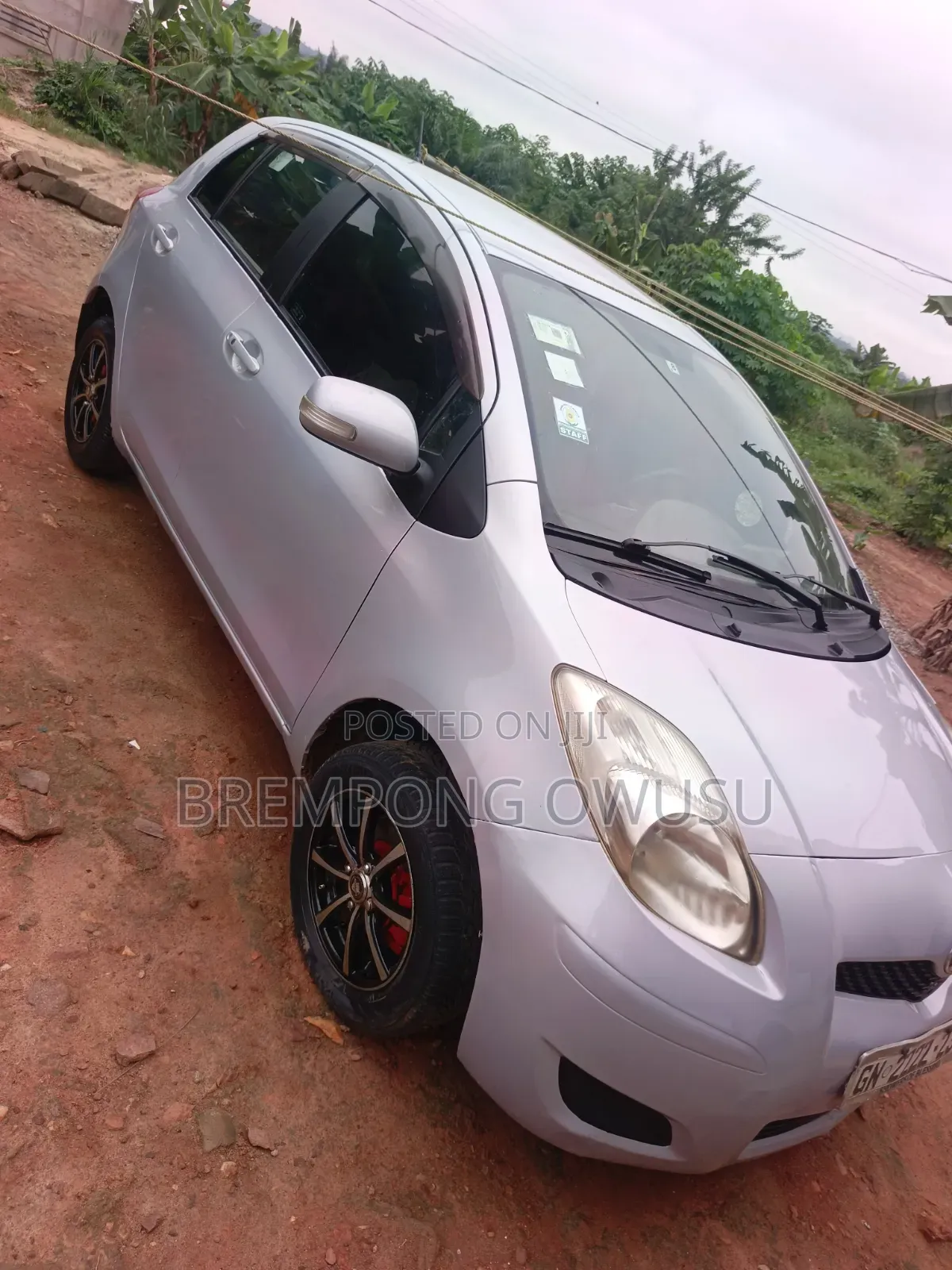 Toyota Vitz 2010 Silver