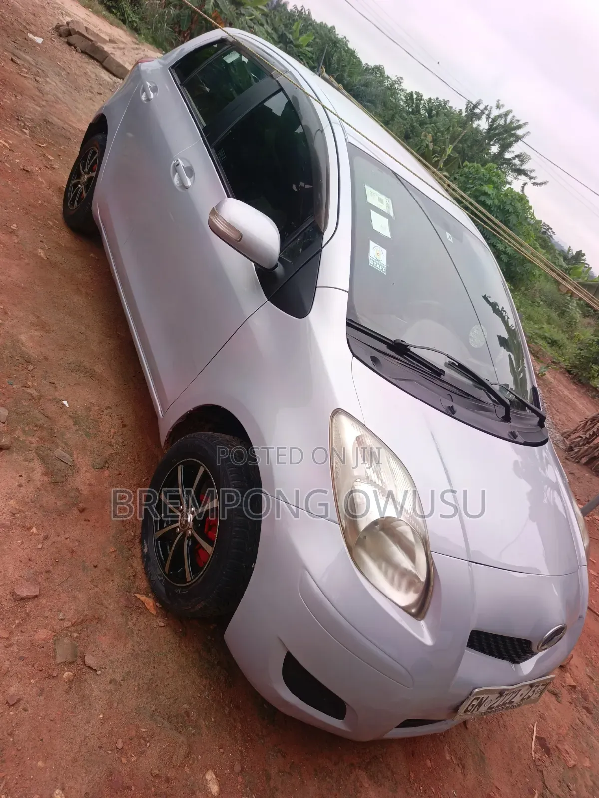Toyota Vitz 2010 Silver