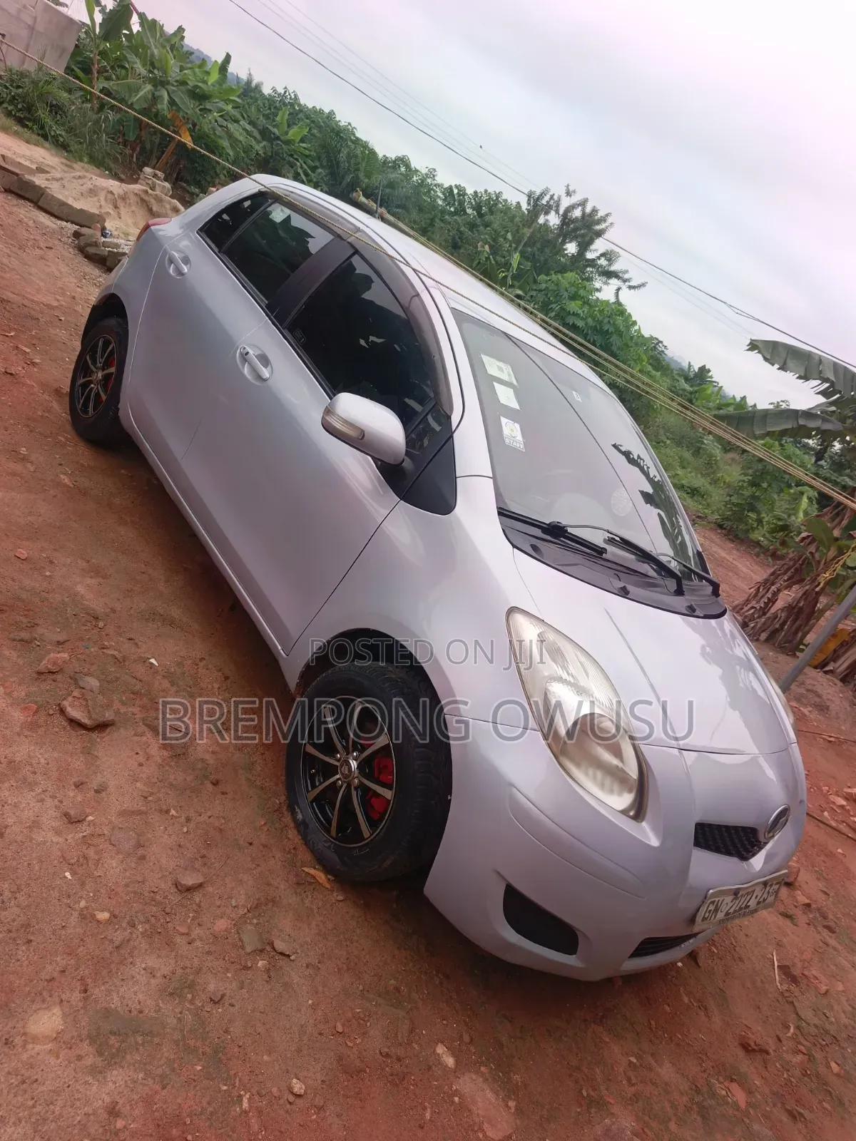 Toyota Vitz 2010 Silver