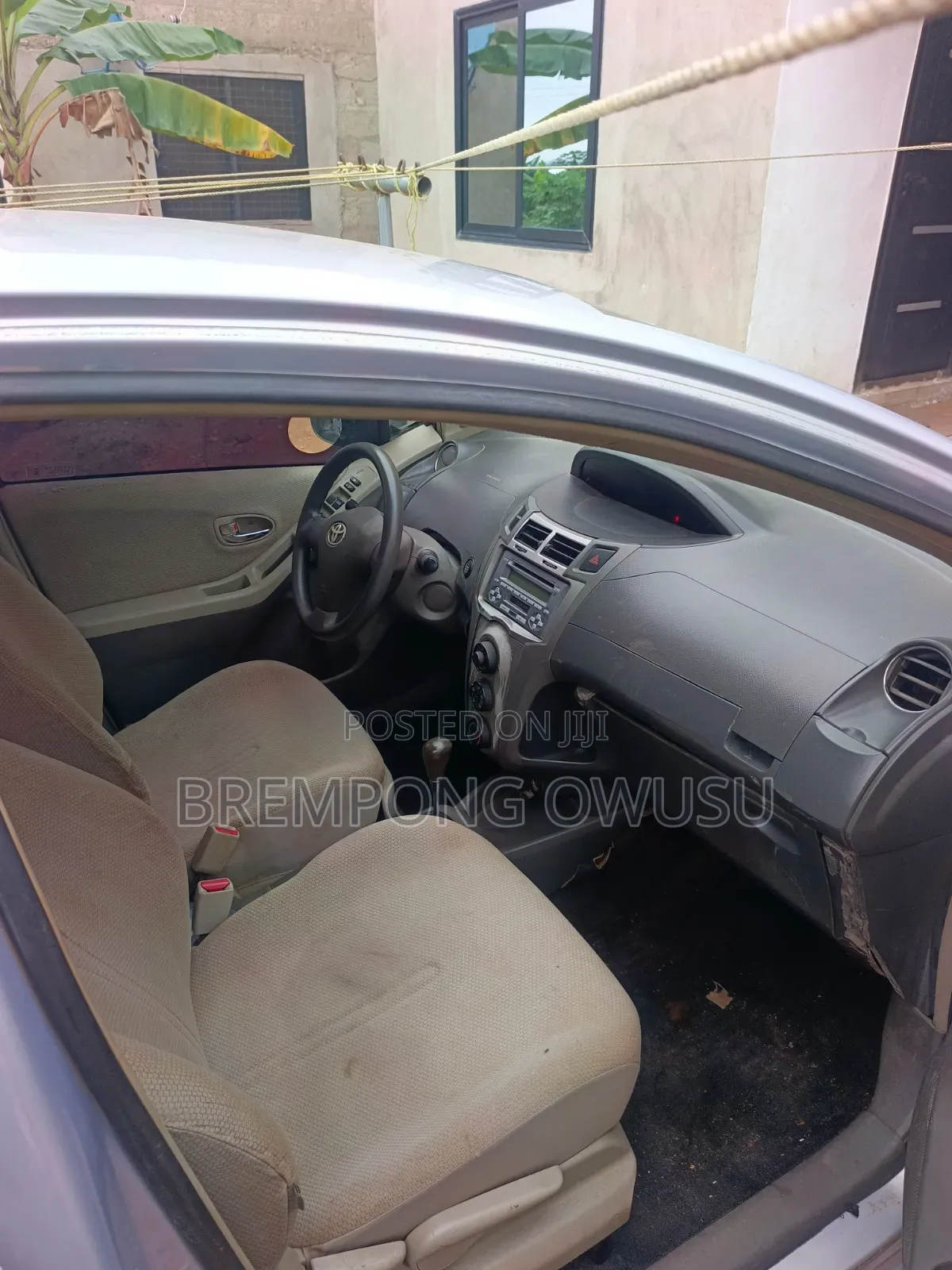 Toyota Vitz 2010 Silver