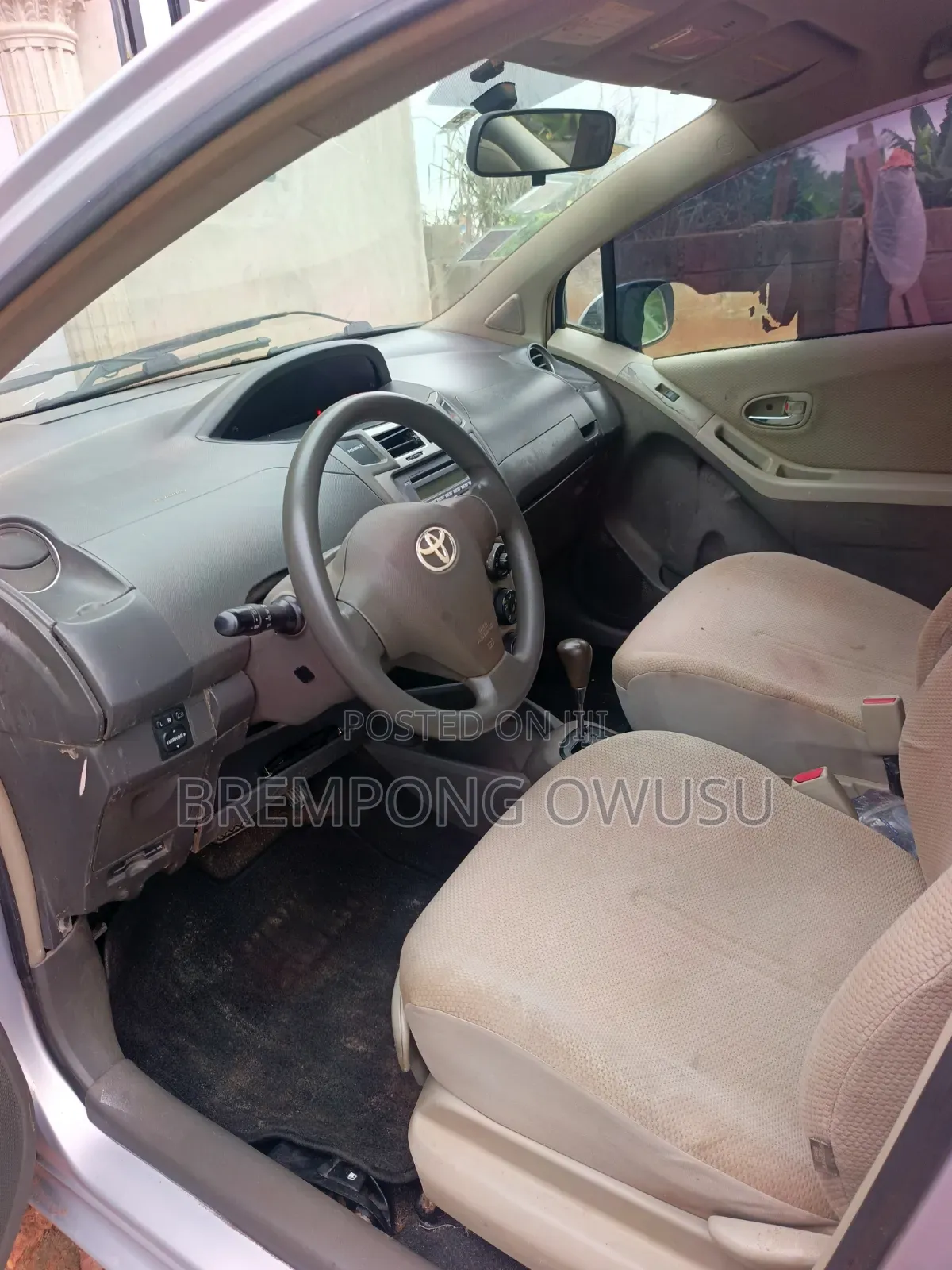 Toyota Vitz 2010 Silver