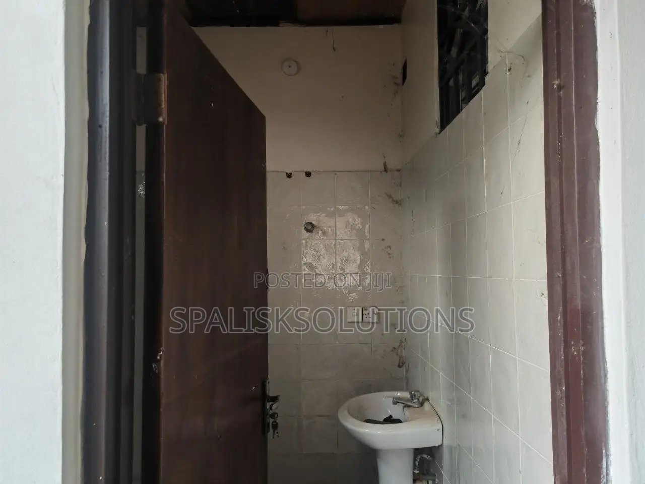 13bdrm House in Weija for sale