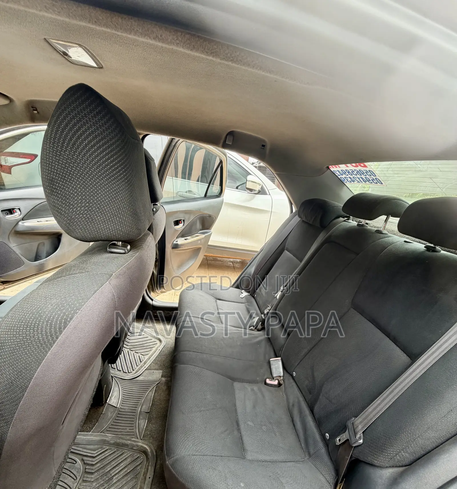 Toyota Yaris Base Sedan 4dr 2010 Gray