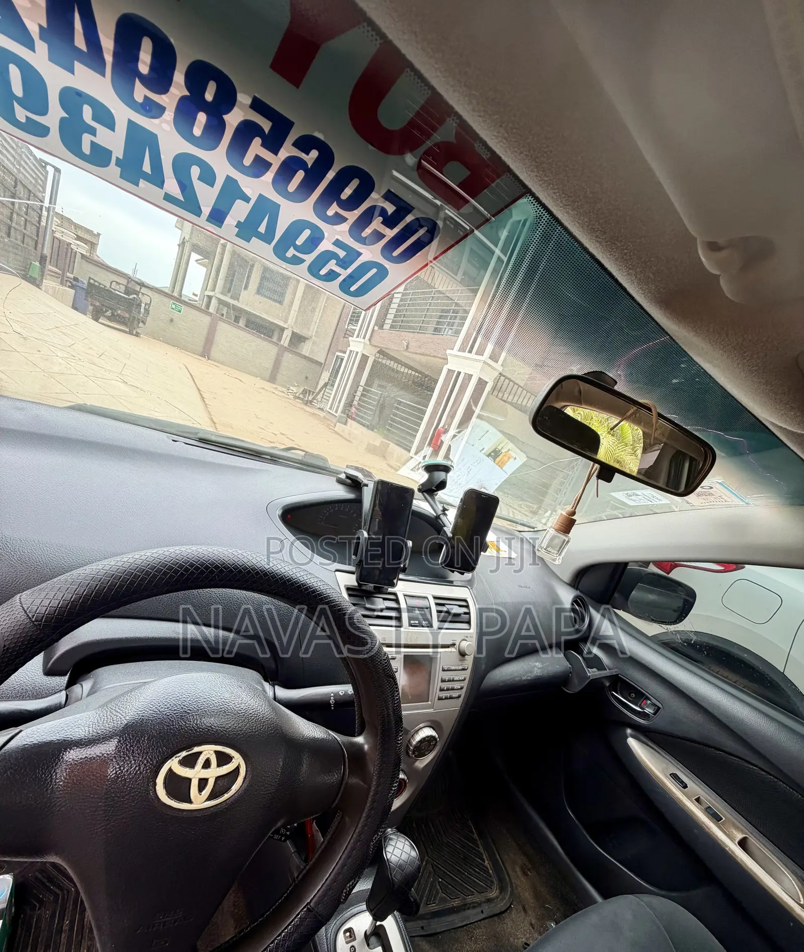 Toyota Yaris Base Sedan 4dr 2010 Gray