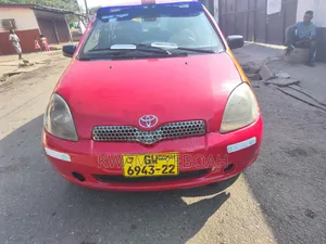 Toyota Yaris Base Hatchback 5dr 2010 Red
