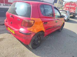 Toyota Yaris Base Hatchback 5dr 2010 Red