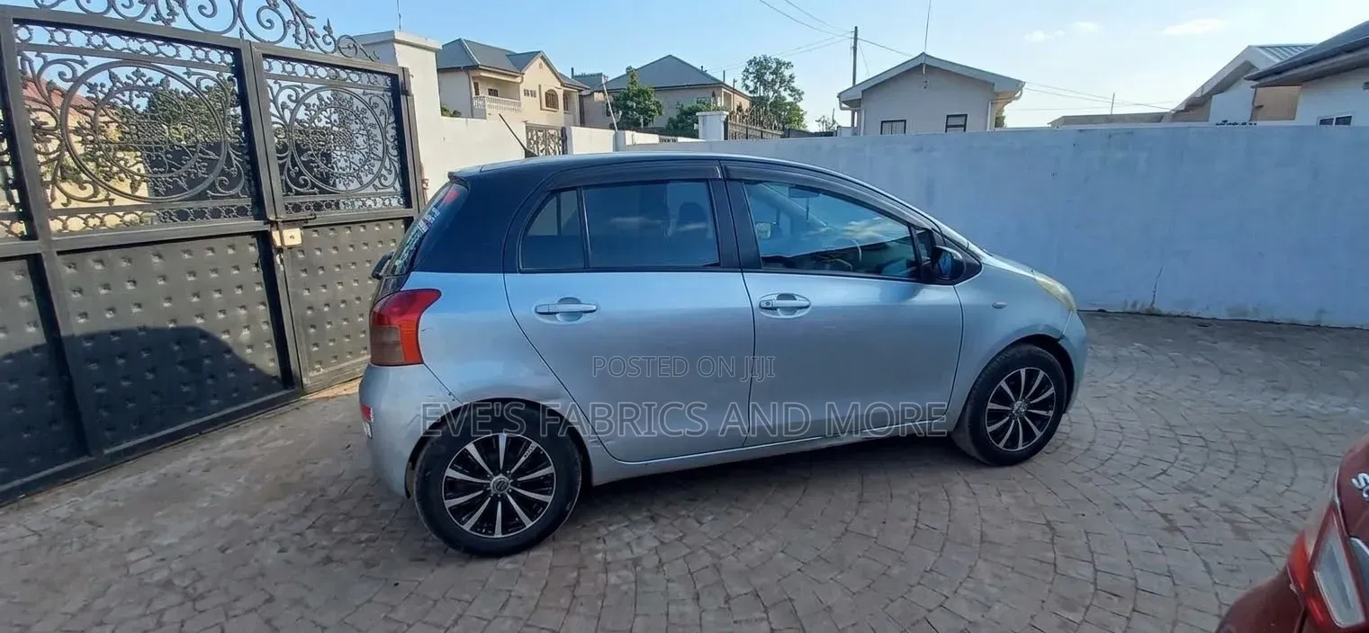 Toyota Vitz 2010 Black