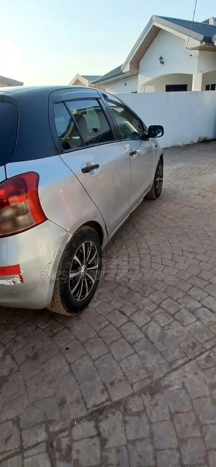 Toyota Vitz 2010 Black