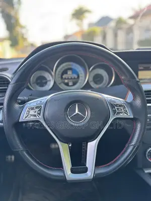 Mercedes-Benz C250 2014 Red