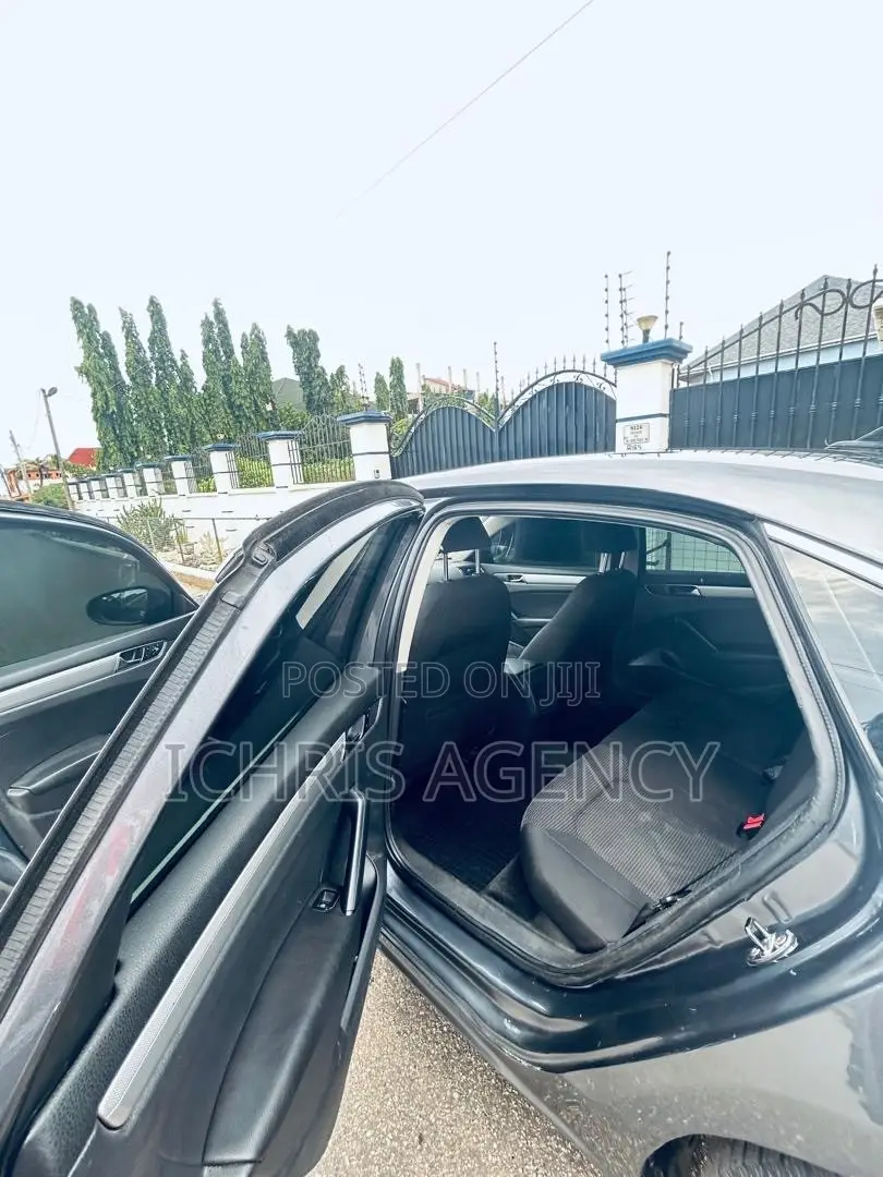 Volkswagen Passat 2.0T S 2018 Gray