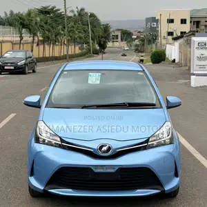 Toyota Vitz 1.3 FWD 5dr 2015 Blue