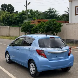 Toyota Vitz 1.3 FWD 5dr 2015 Blue