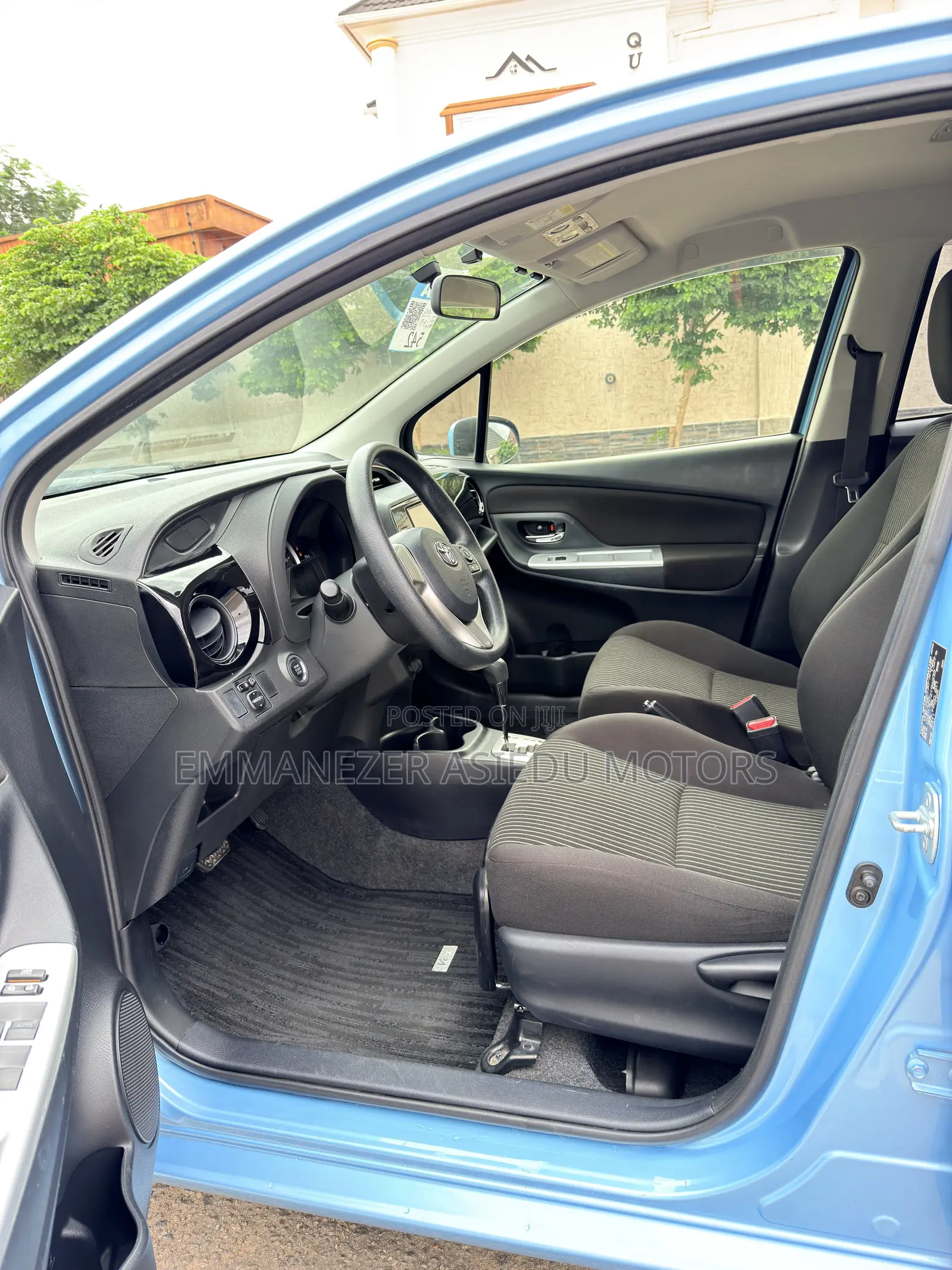 Toyota Vitz 1.3 FWD 5dr 2015 Blue