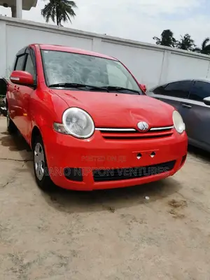 Toyota Sienta 2012 Red