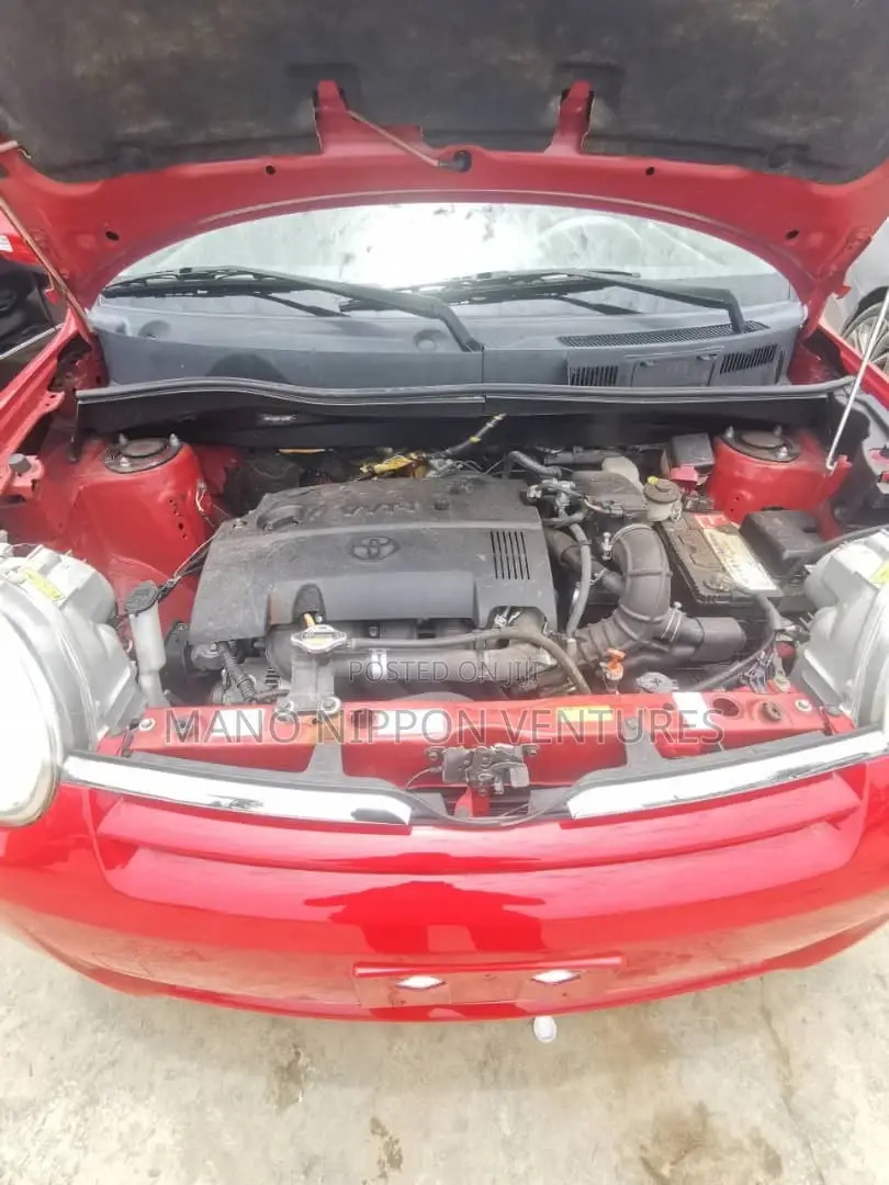 Toyota Sienta 2012 Red