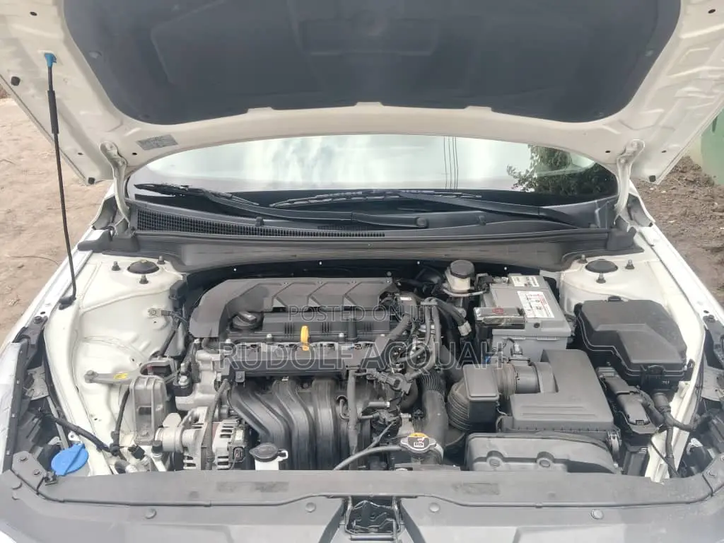 Hyundai Avante 2021 White