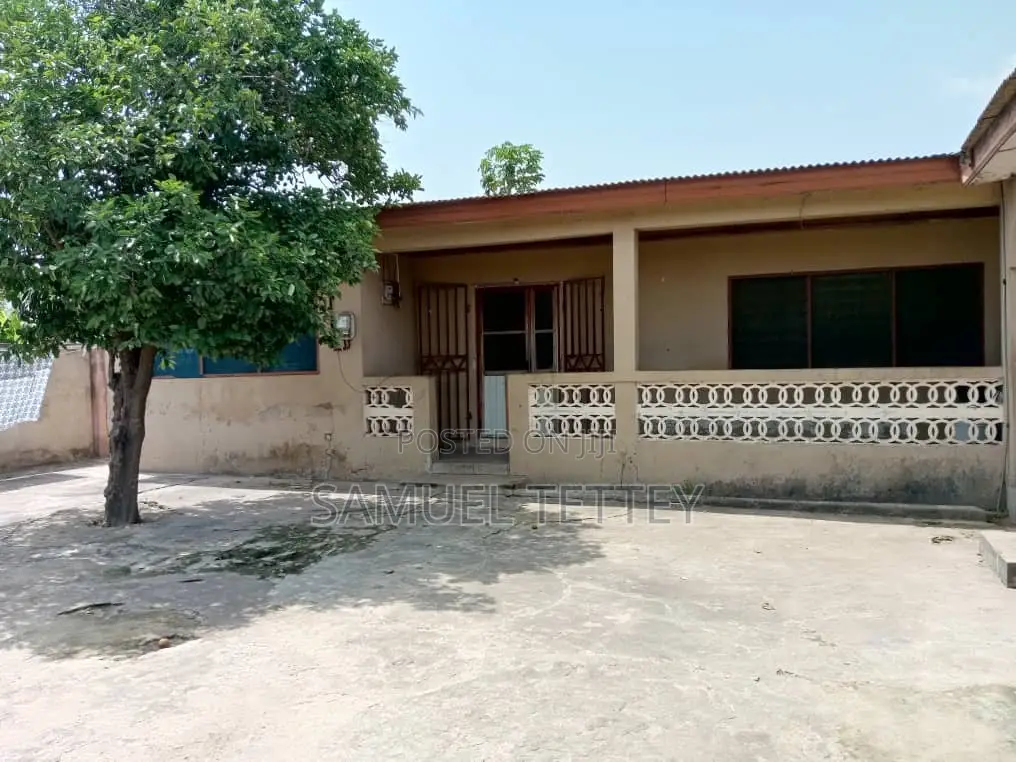 4bdrm House in Ngleshie Amanfro for sale