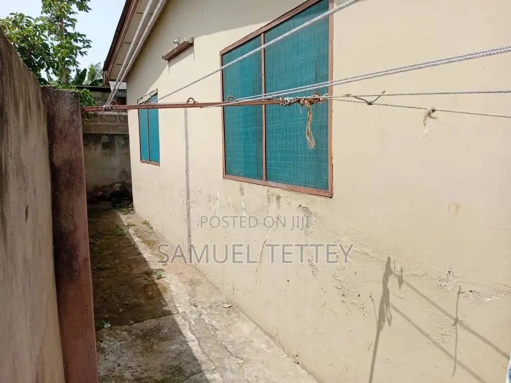 4bdrm House in Ngleshie Amanfro for sale