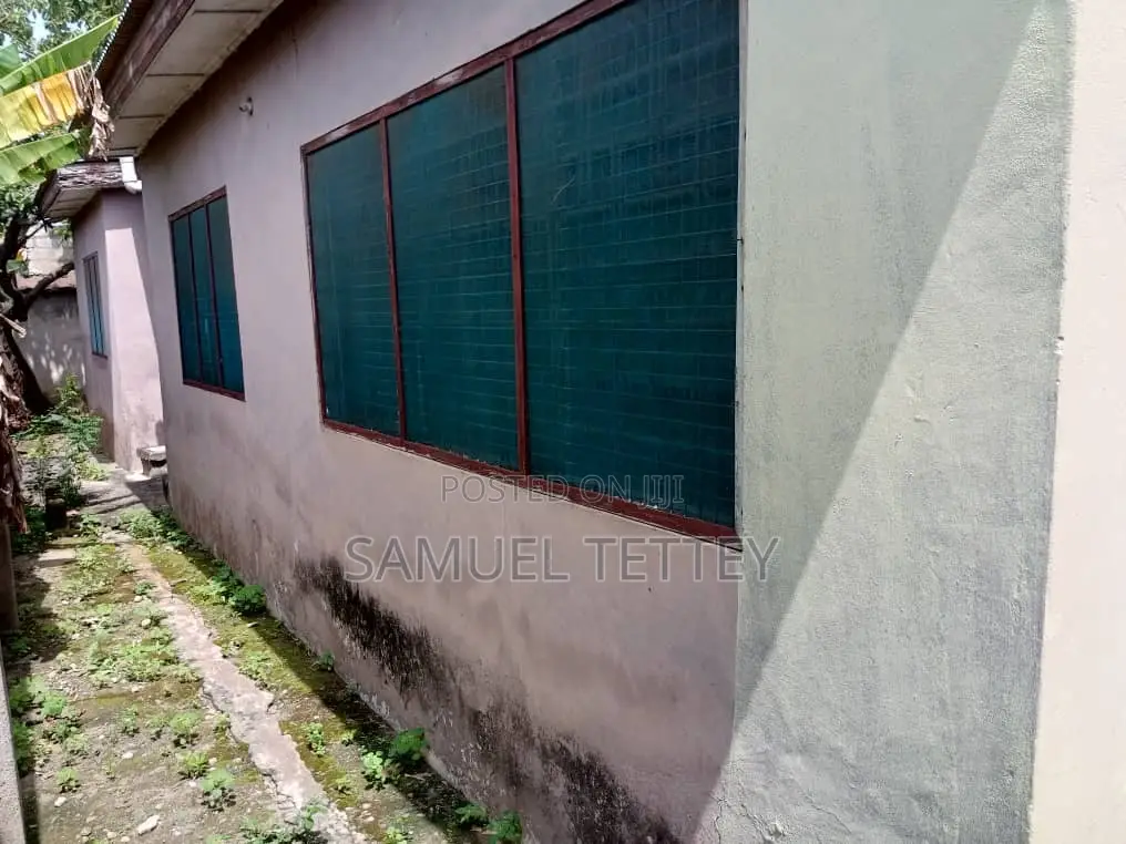 4bdrm House in Ngleshie Amanfro for sale