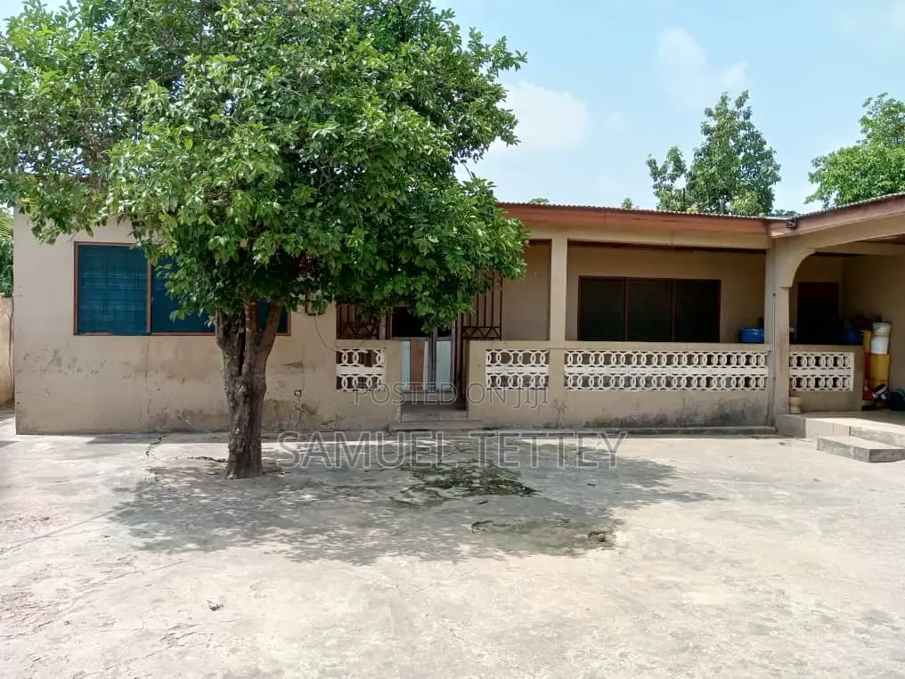 4bdrm House in Ngleshie Amanfro for sale