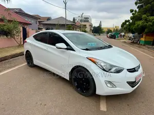 Hyundai Elantra Limited Sedan FWD (1.8L 4cyl 6A) 2013 White